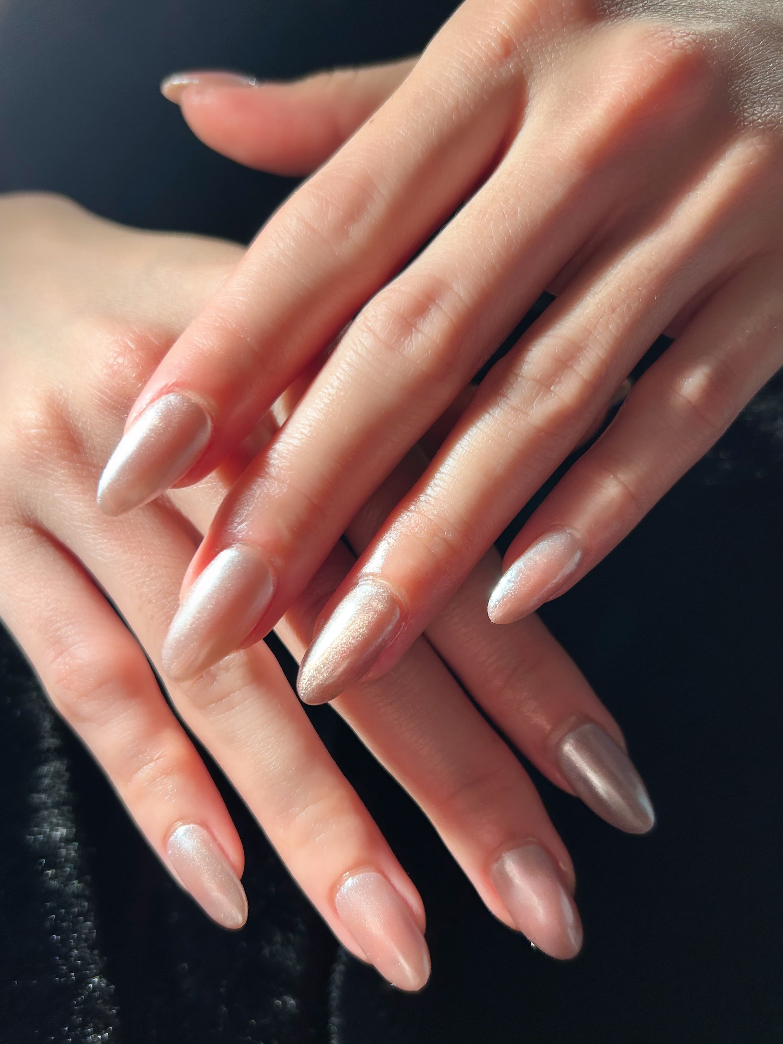GiGi Nails Vantaa — pearl glow gel manicure
