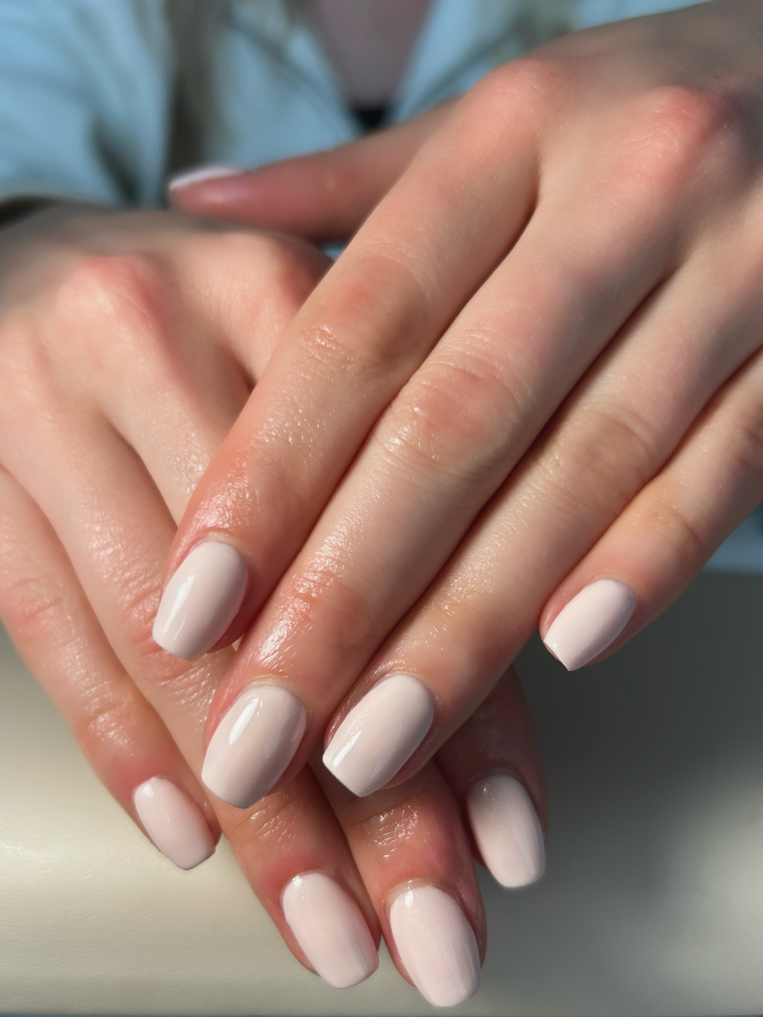 GiGi Nails Vantaa — elegant minimalist gel manicure